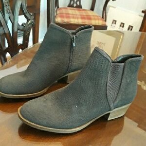 Kensie Brand Sleek Black Ankle Booties with Elastic Panels, Size 7.5